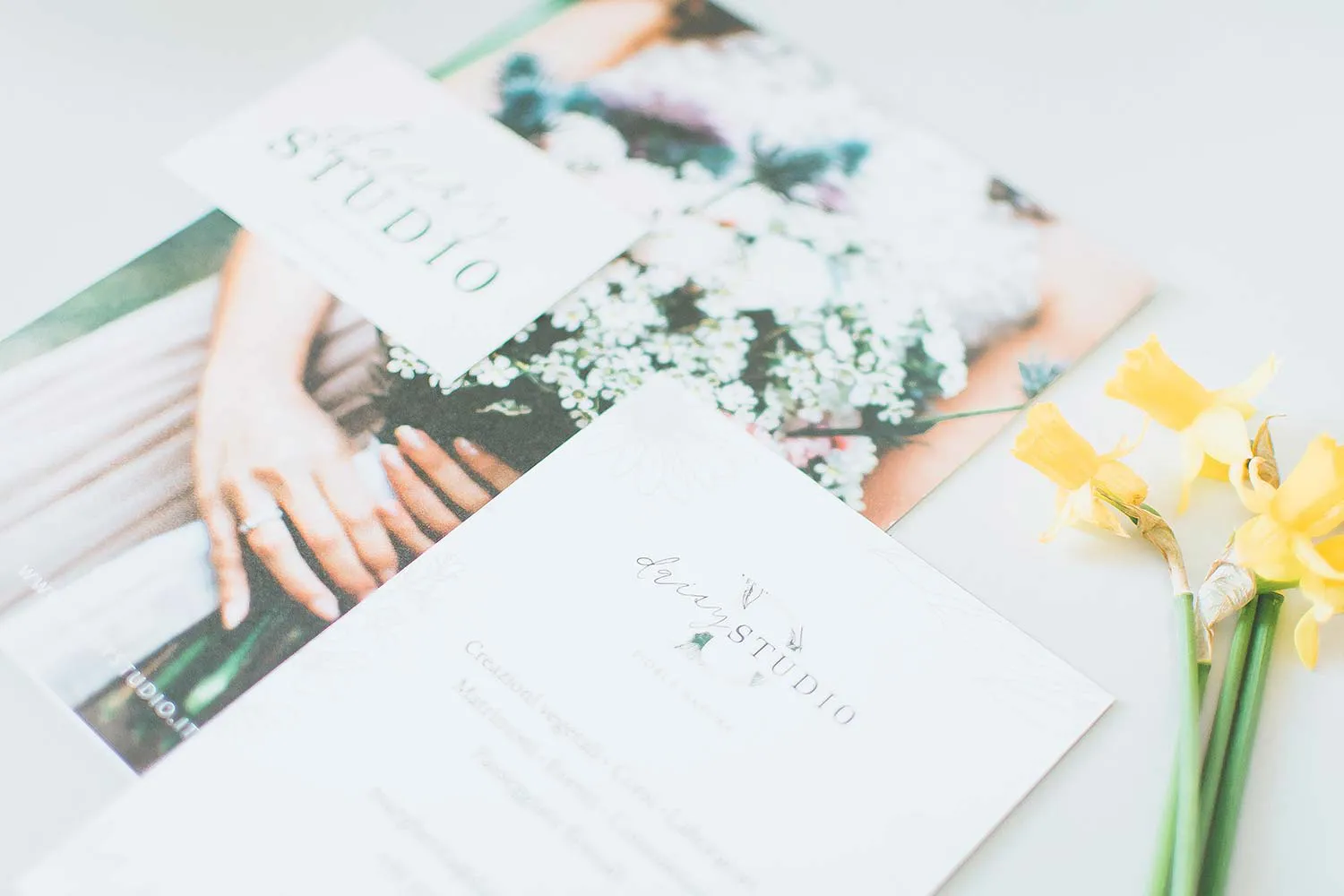 A complete guide to marketing Materials: definition and how to use them for your small business brand. Branded stationery: floral wedding brochure, flyer and business card